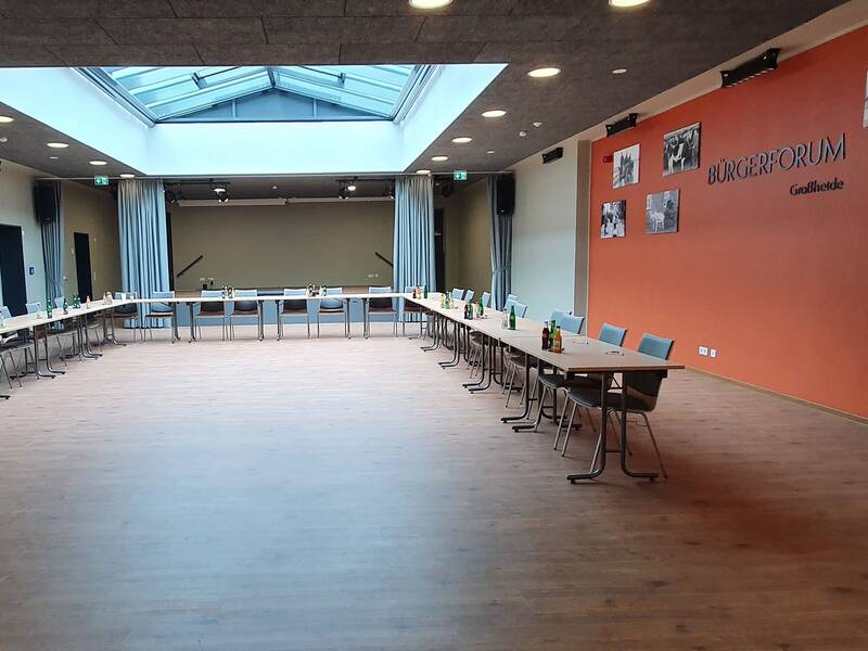 Innenaufnahme Bürgerforum Großheide mit Bestuhlung
