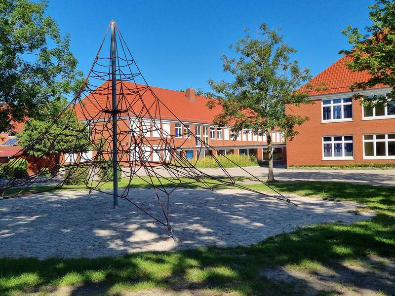 Spielgerät auf dem Campus Großheide