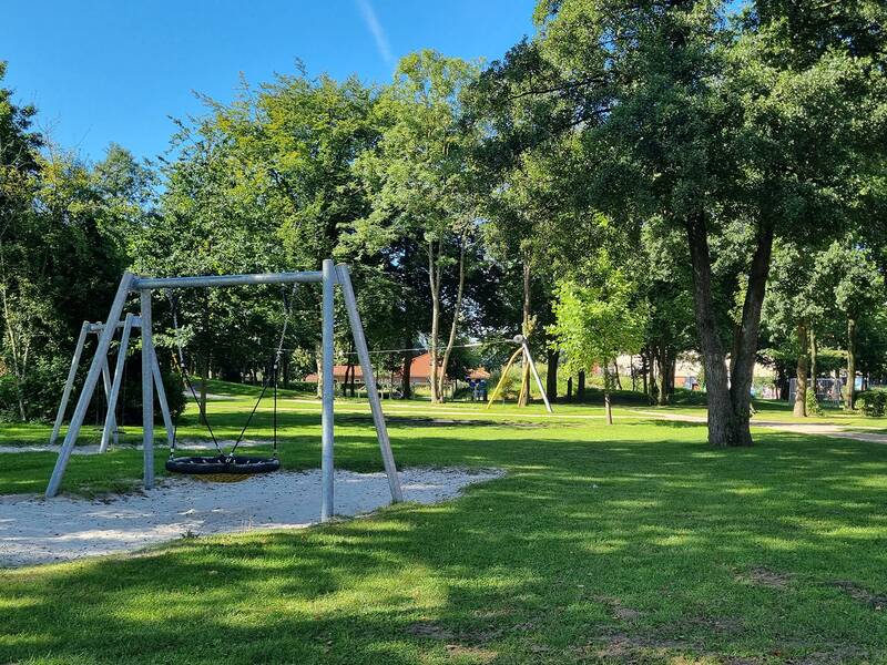 Spielgeräte auf dem Campus Großheide