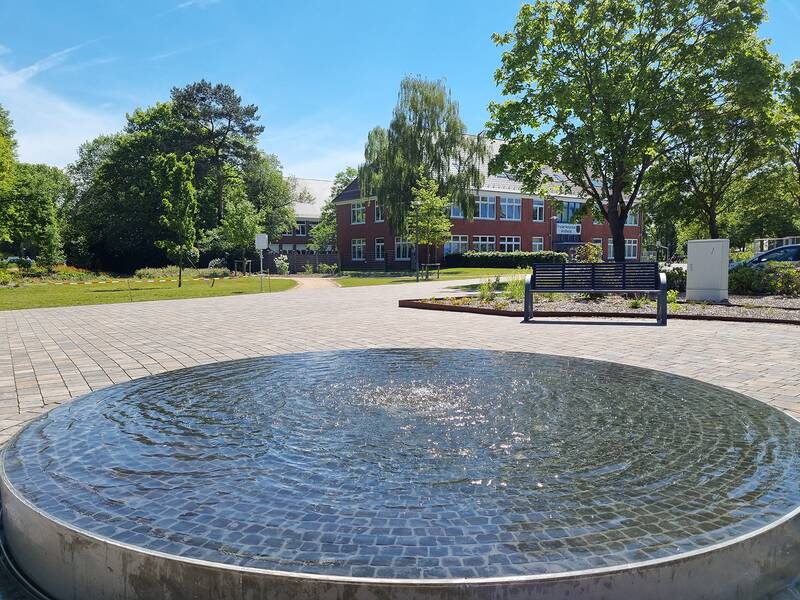 Wasserspiel auf dem Campus in Großheide