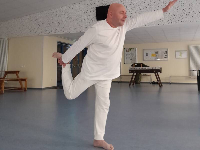 Abbildung einer Yoga Übung - Bild der Tänzer