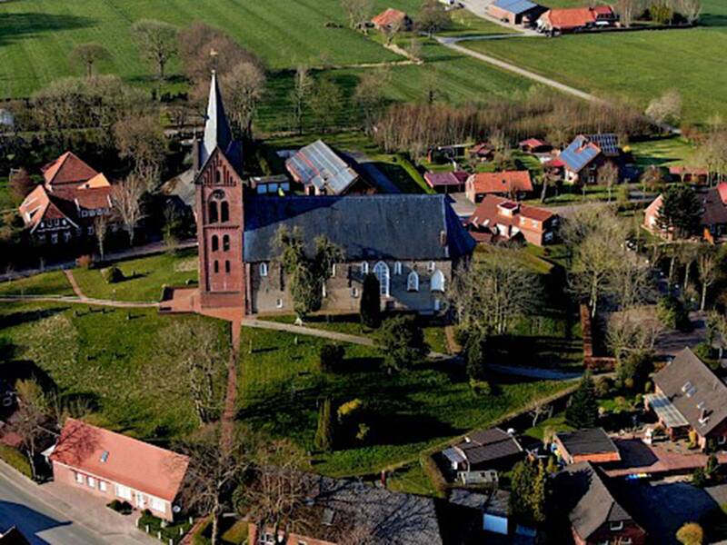Luftaufnahme der Arler Kirche