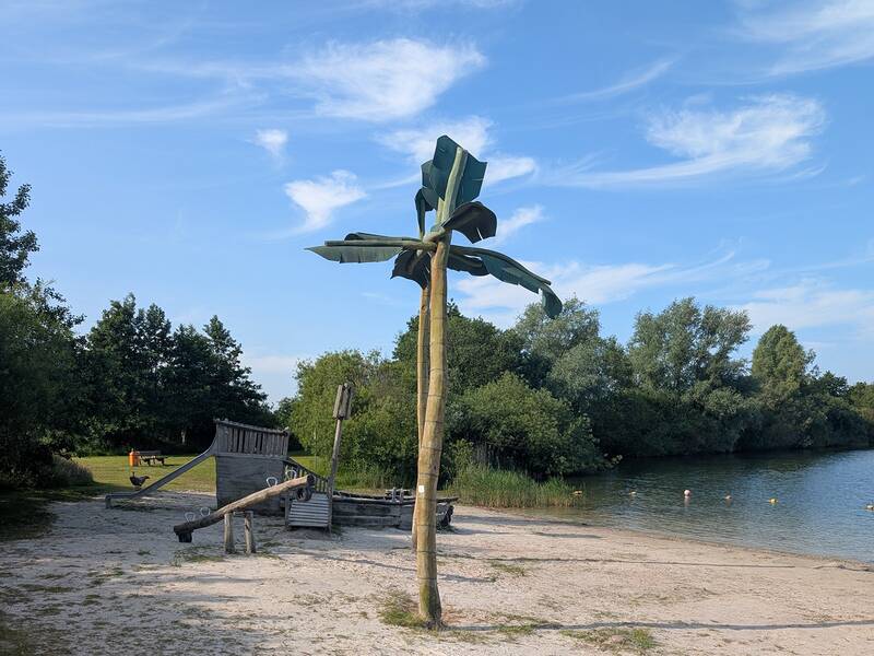 Abbildung von Spielgeräten auf dem Spielplatz in der Kieselbucht