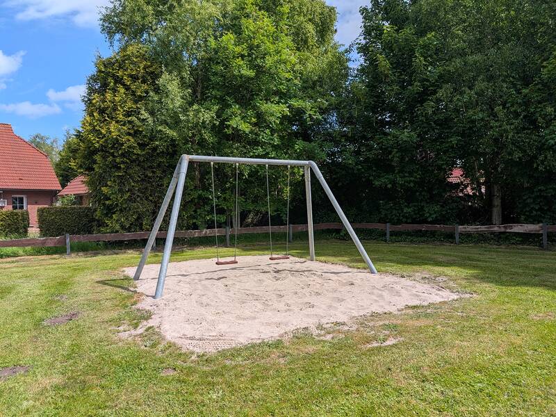 Abbildung von Spielgeräten auf dem Spielplatz Bei Wilberts Wall