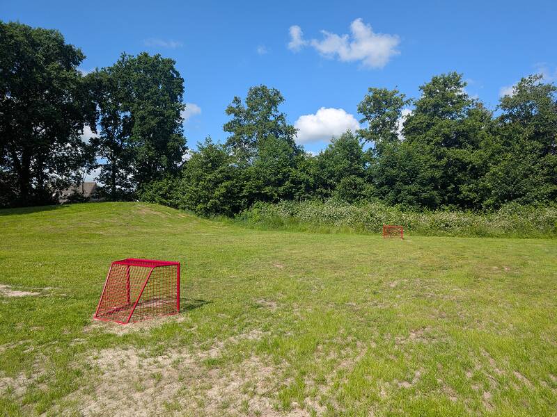 Abbildung von Spielgeräten auf dem Spielplatz an der Poststraße